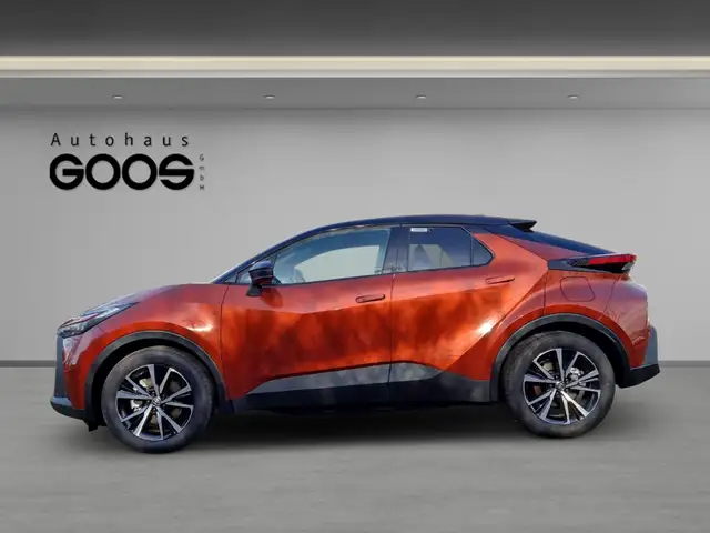 Toyota C-HR view 2