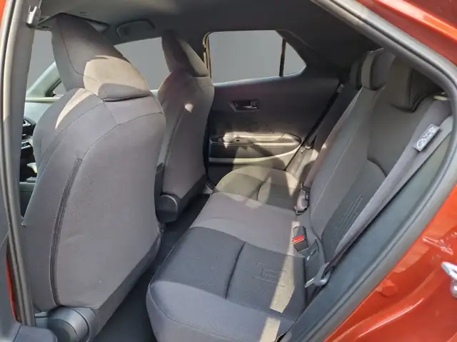 Toyota C-HR view 11