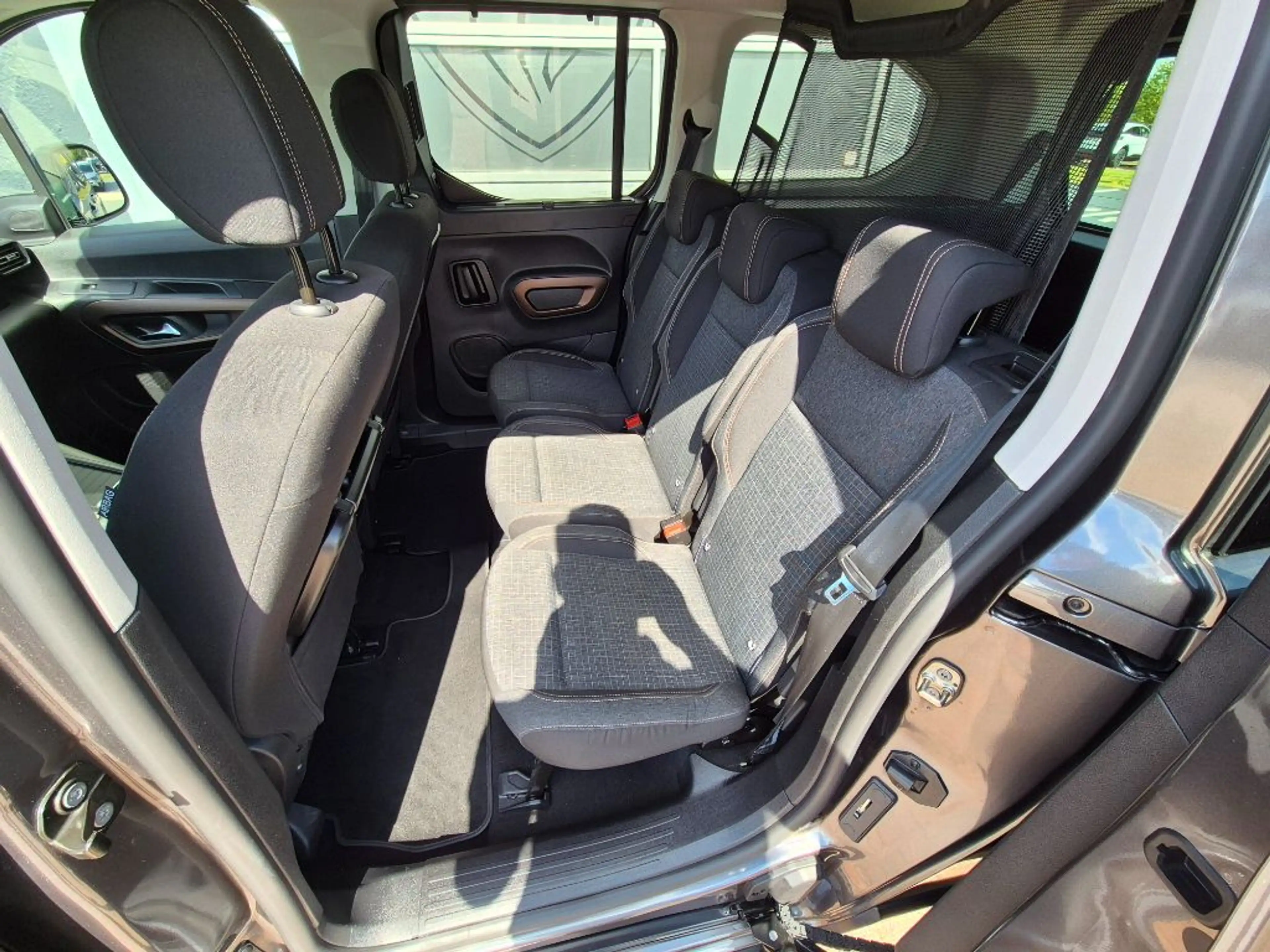 Peugeot Rifter BlueHDI 130 L2 7-Sitzer GT — photo 9