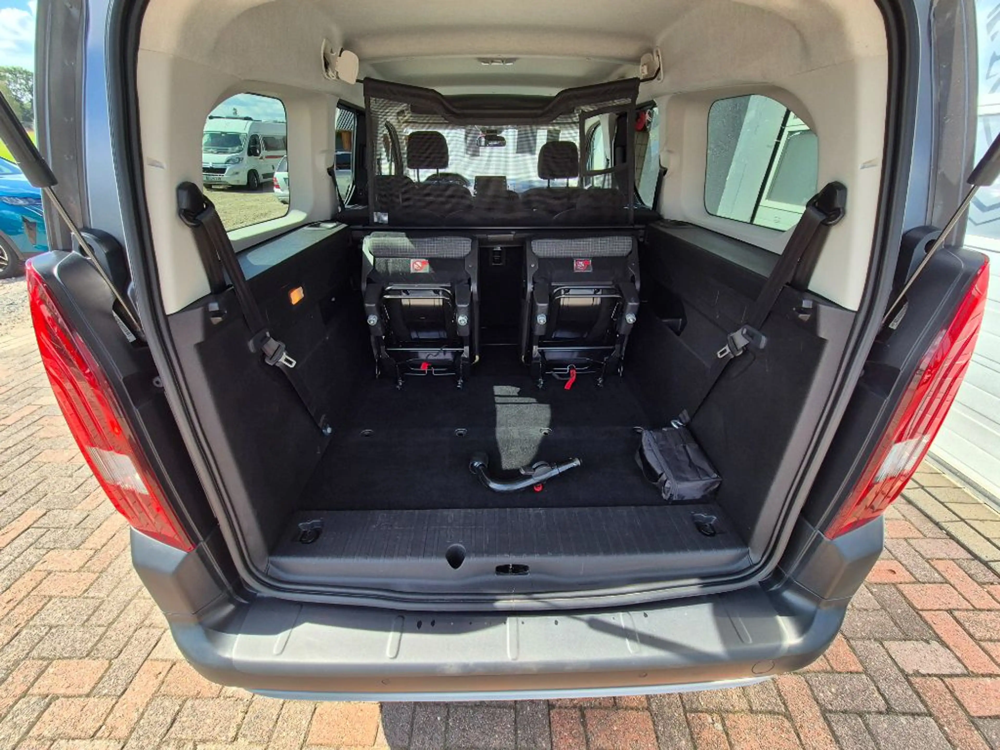 Peugeot Rifter BlueHDI 130 L2 7-Sitzer GT — photo 10