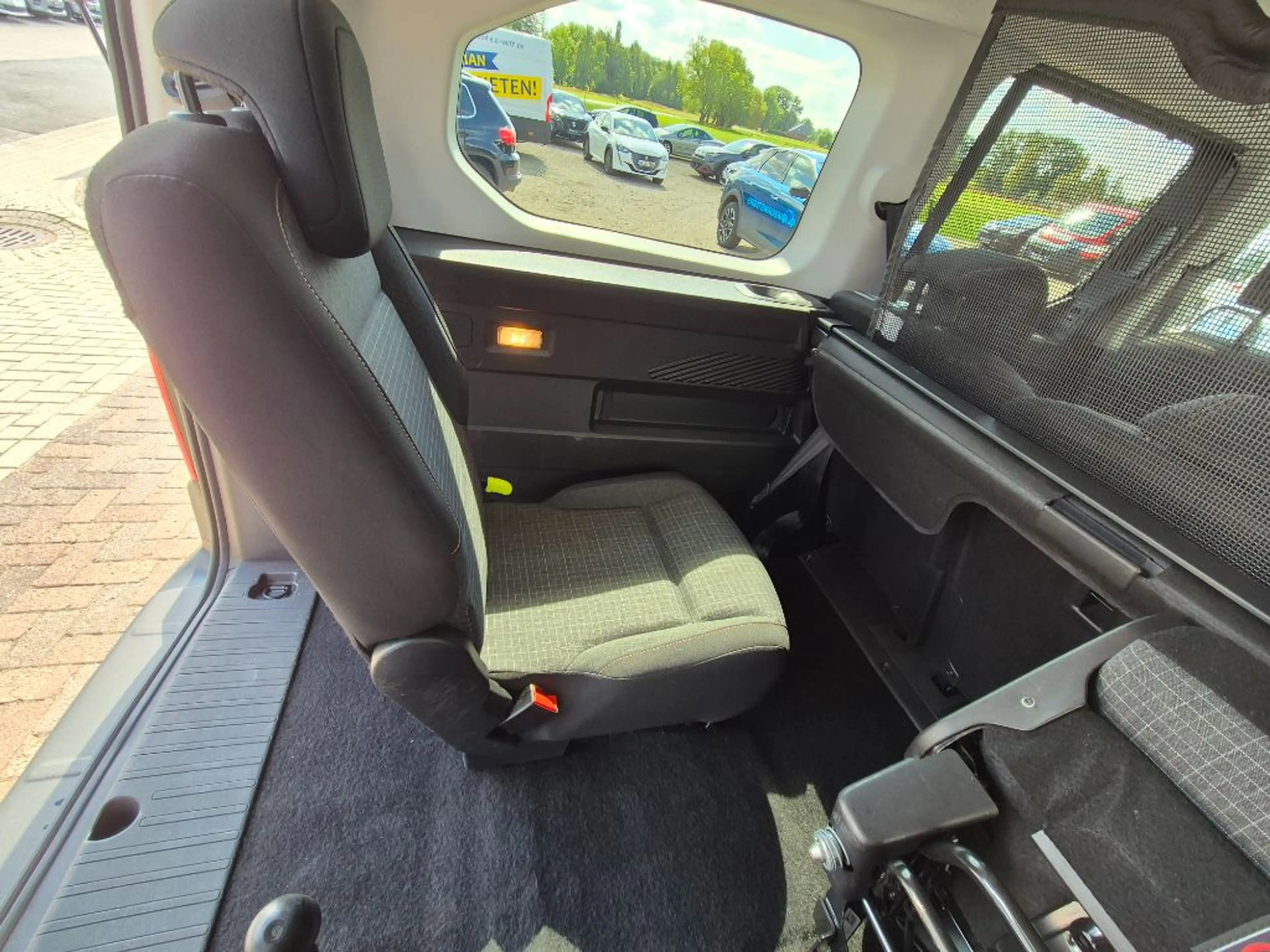 Peugeot Rifter BlueHDI 130 L2 7-Sitzer GT — photo 12