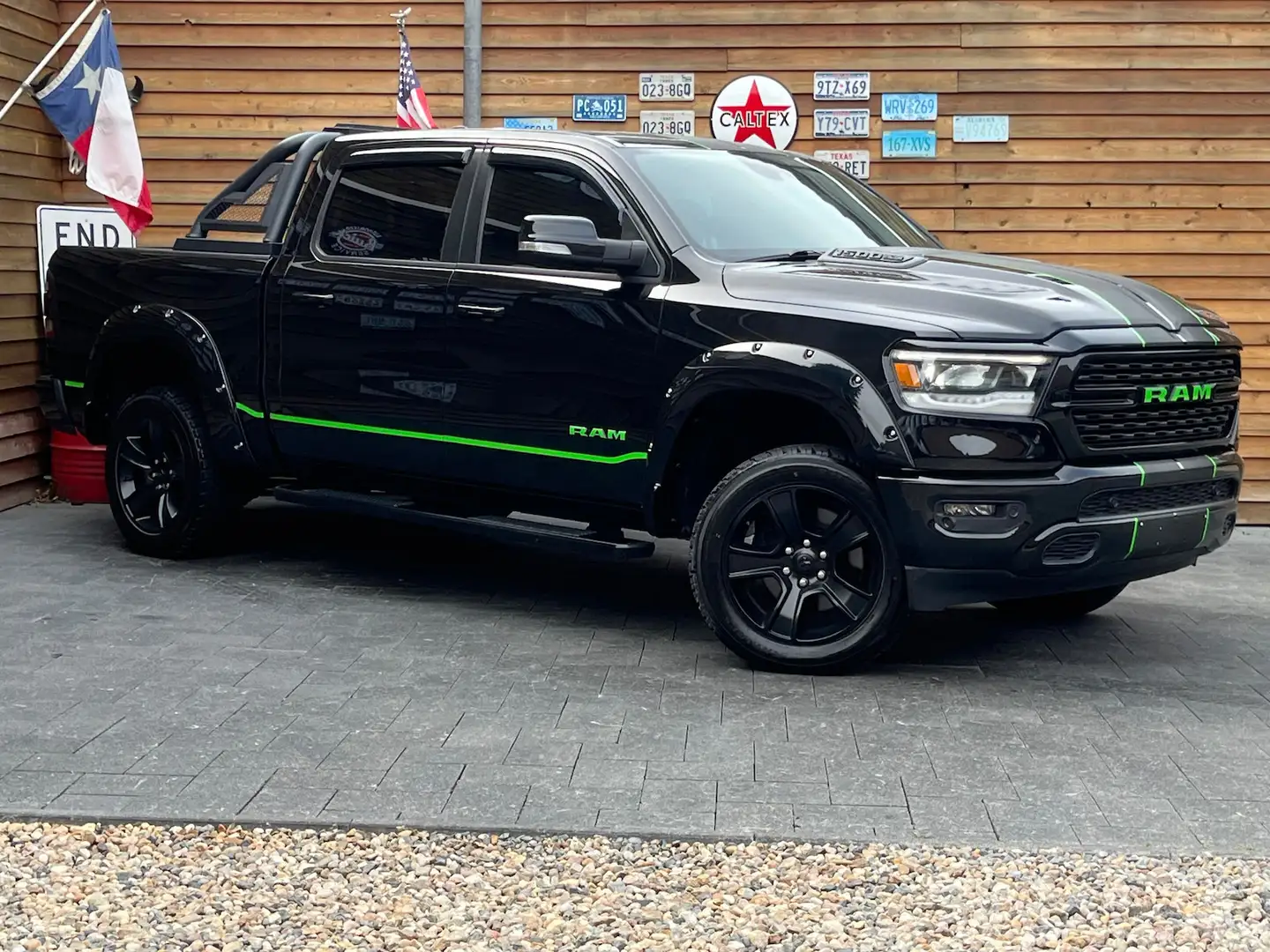 Dodge RAM 1500 5,7L SPORT 4x4 AHK Rollbar LPG 12´´ Nav Schwarz - 2