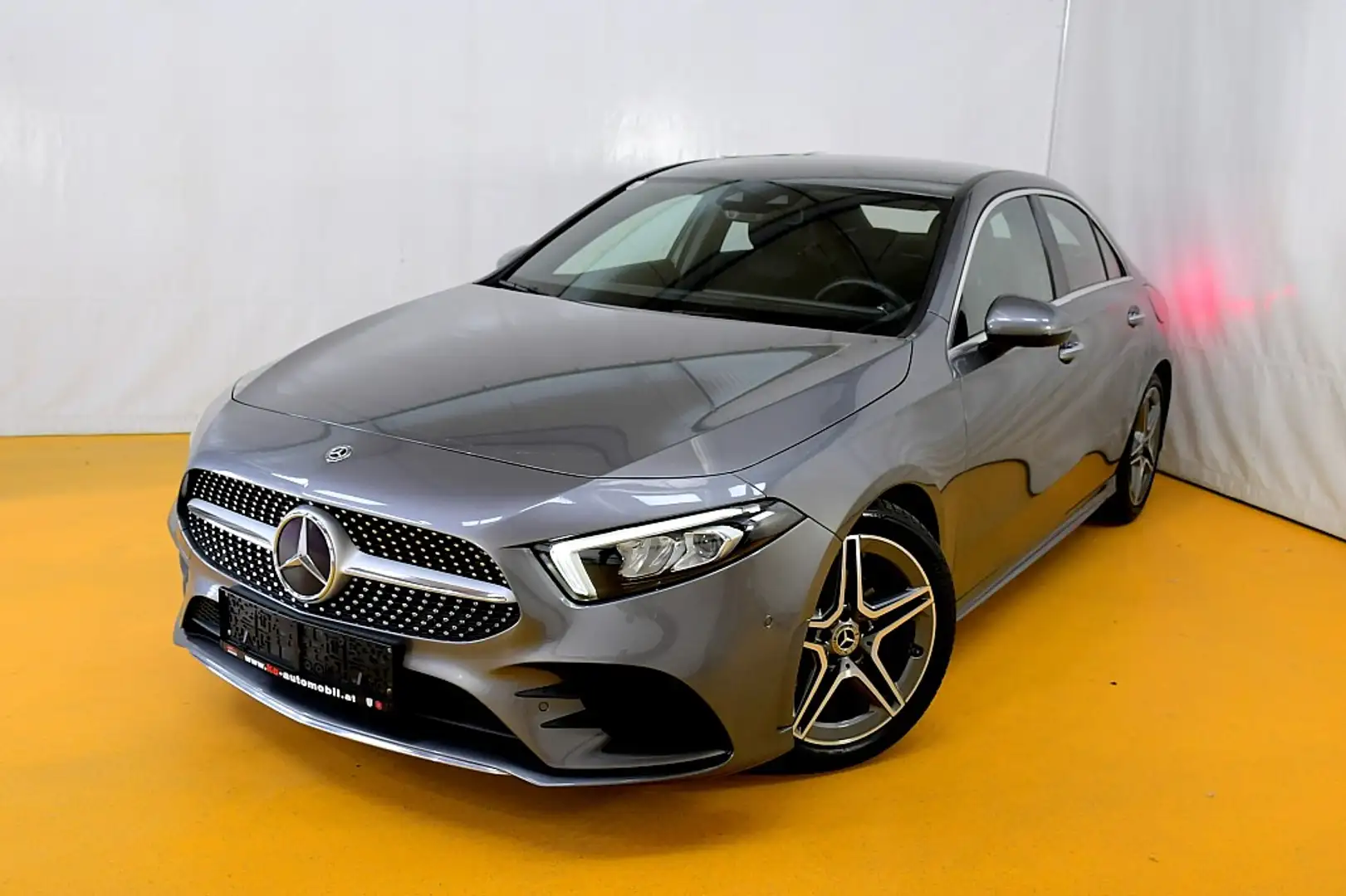 Mercedes-Benz A 180 d Limousine Aut. Grau - 1