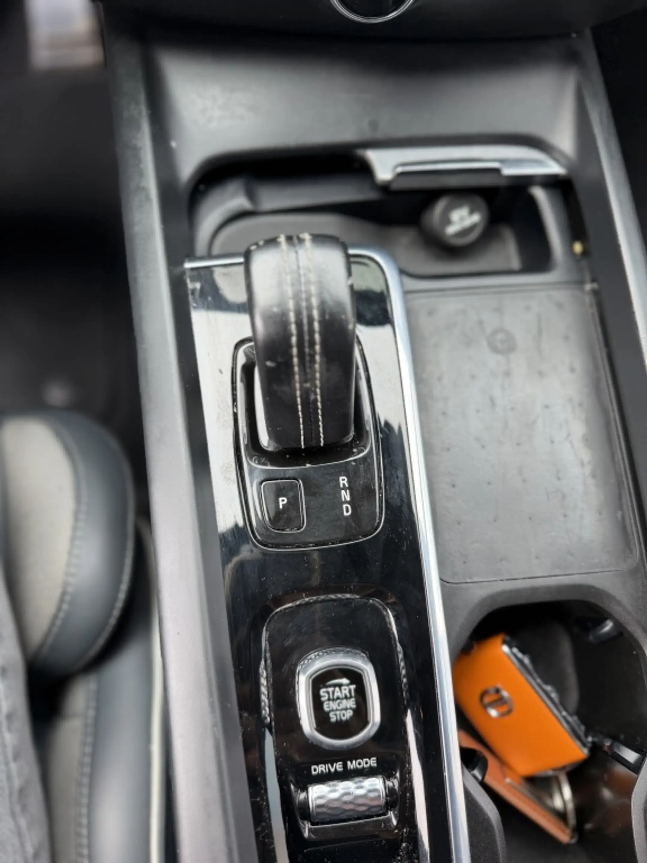 Volvo S60 2.0 B3 R-Design — photo 12