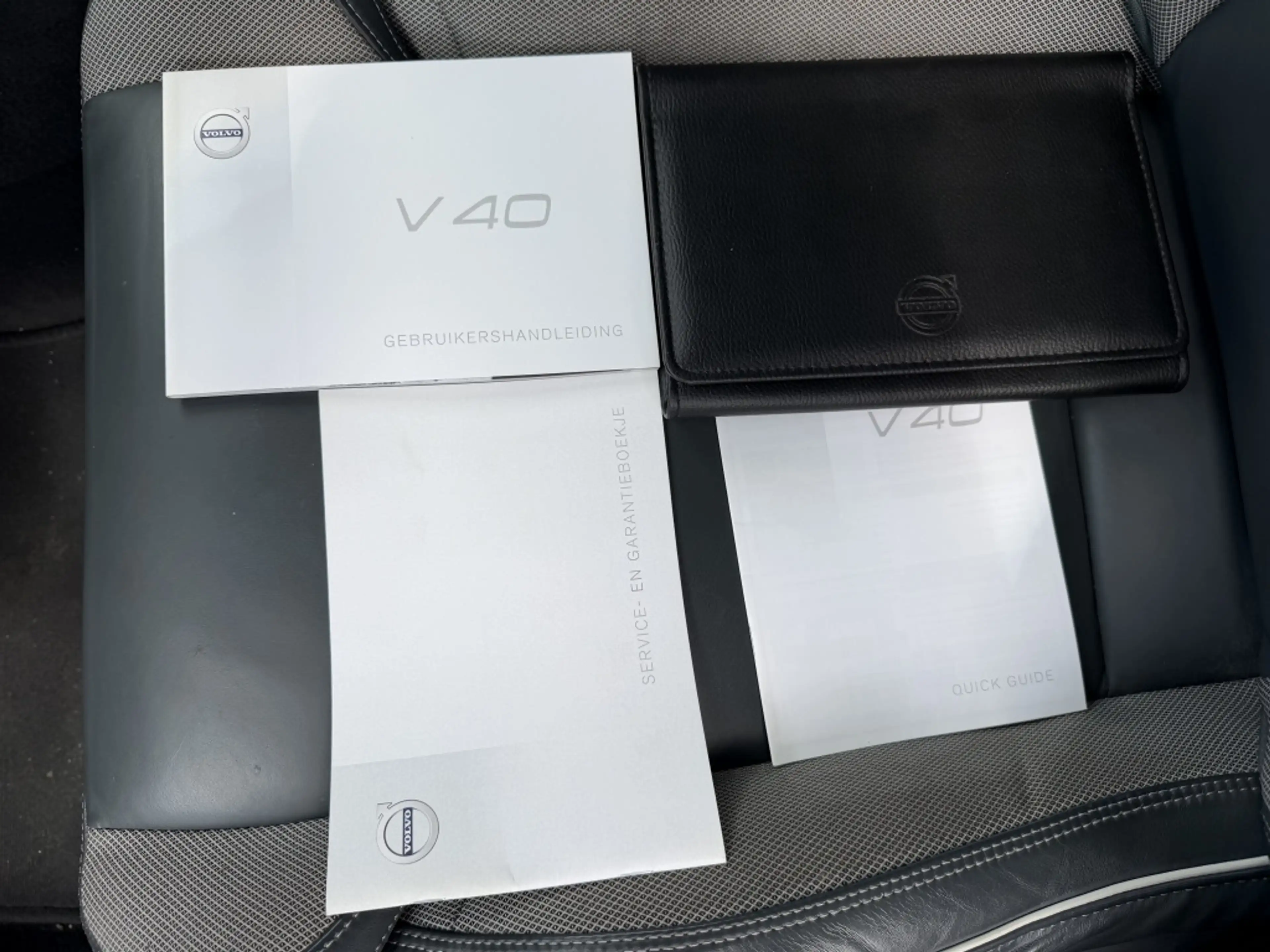 Volvo S60 2.0 B3 R-Design — photo 17