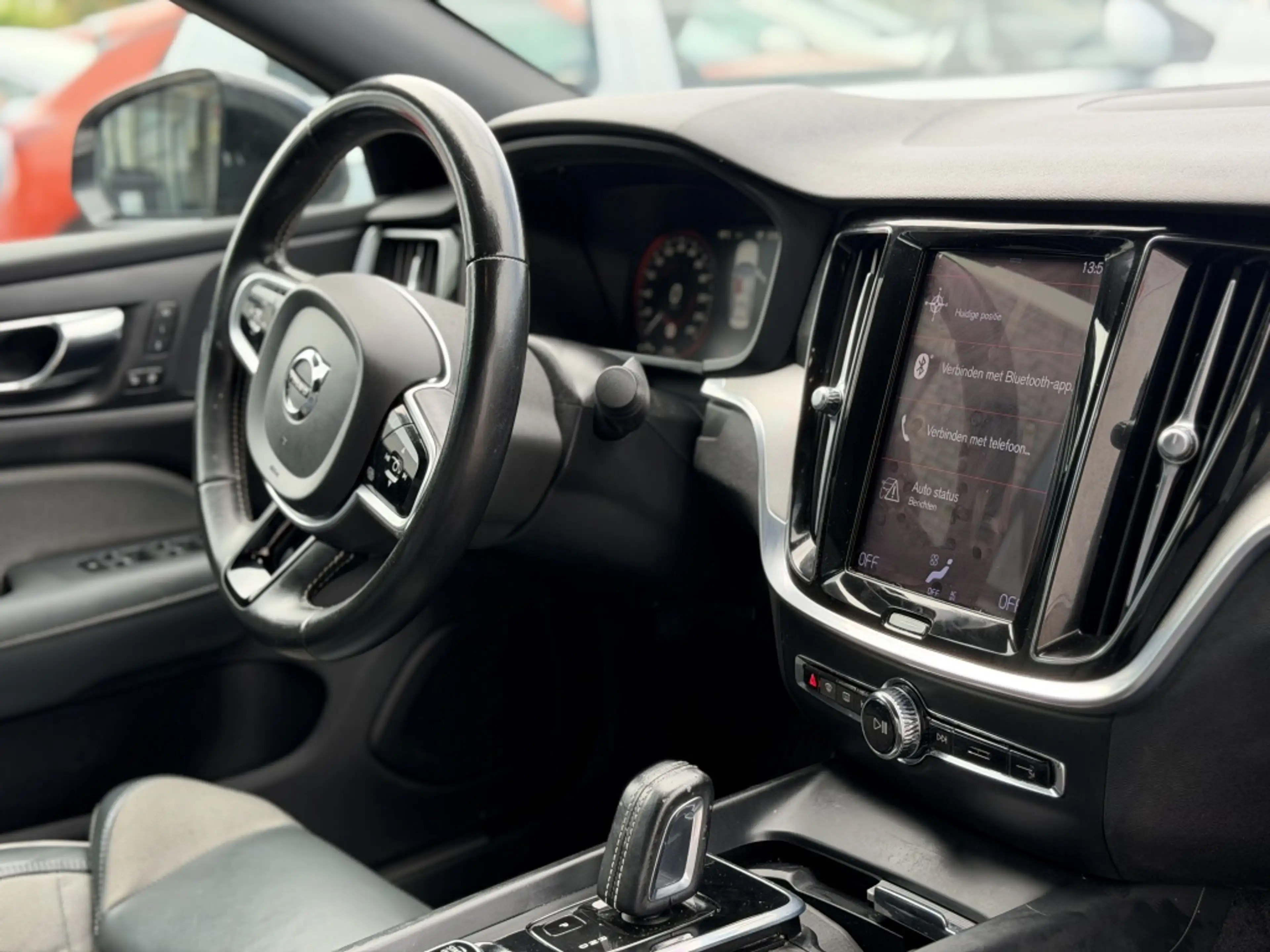 Volvo S60 2.0 B3 R-Design — photo 8