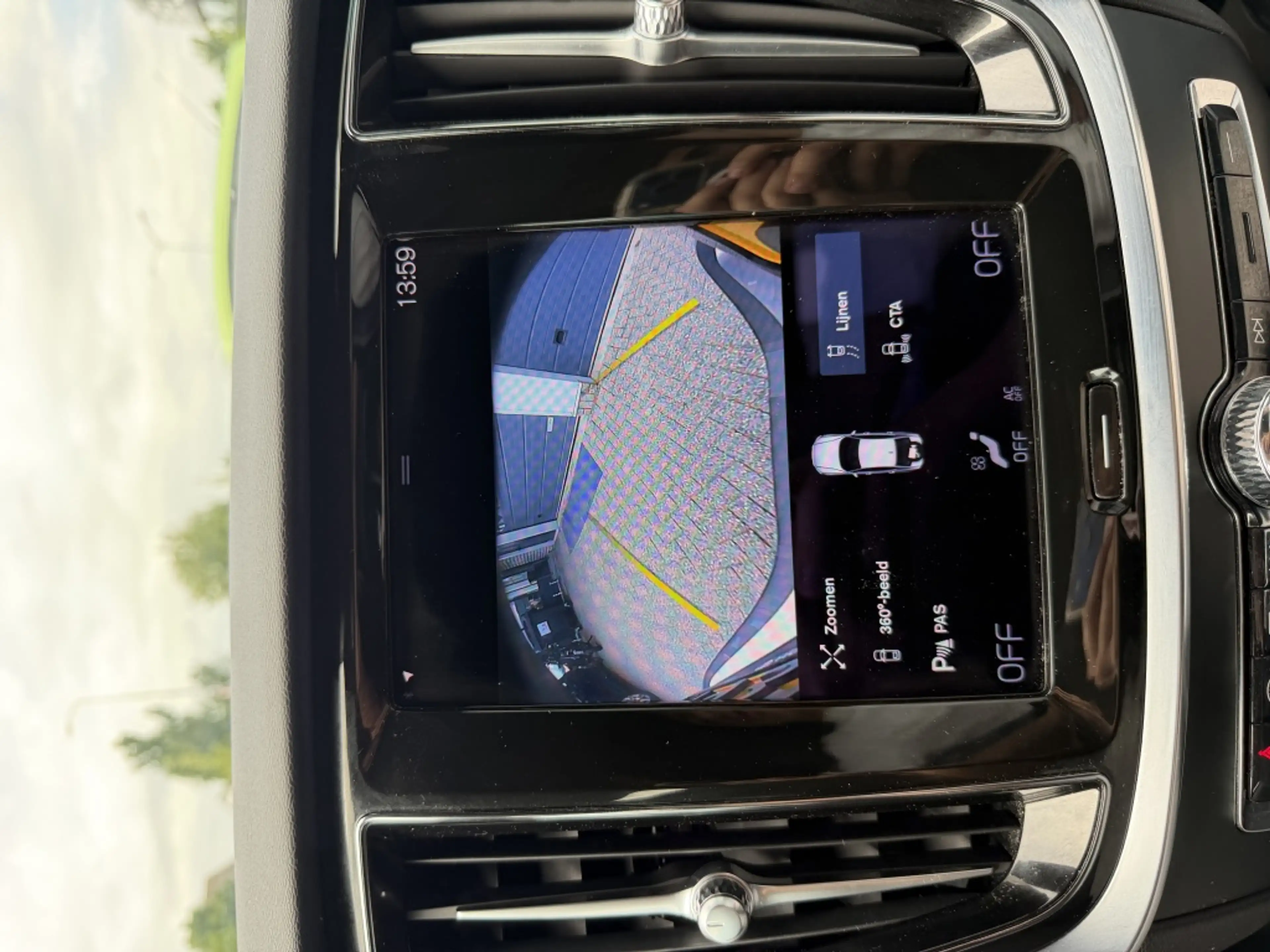 Volvo S60 2.0 B3 R-Design — photo 15