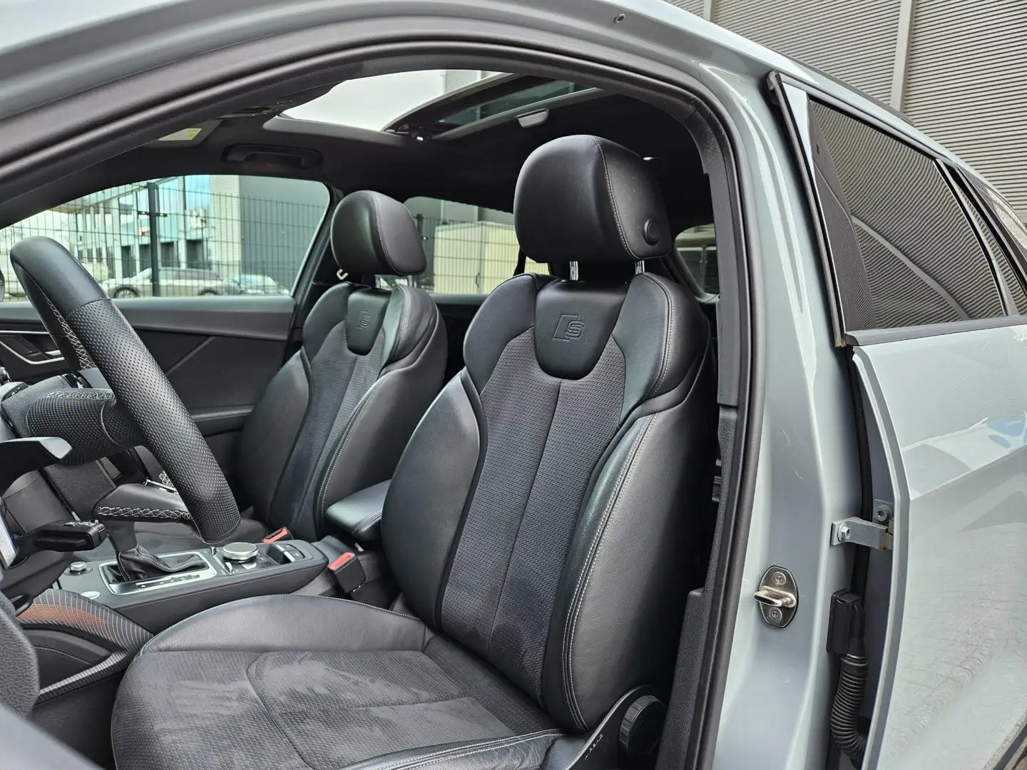 Audi Q2 35 TFSI 150pk 3x S line Panodak Matrix Camera Sfee Grijs - 2
