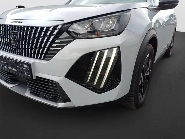 Peugeot 2008 view 9