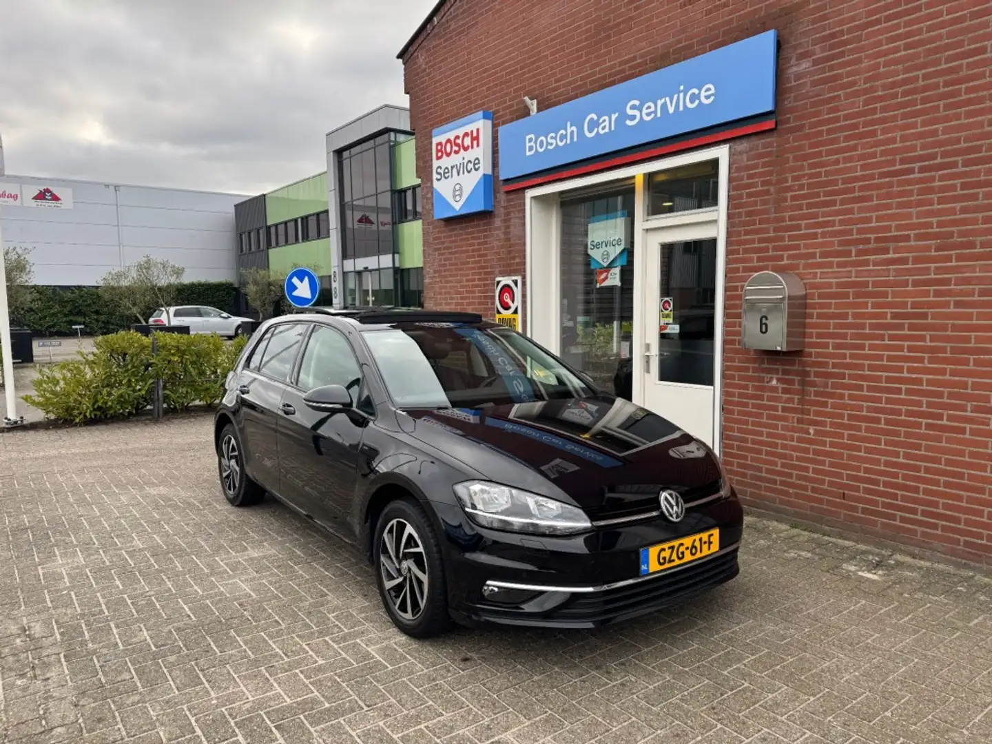 Volkswagen Golf 1.0 TSI 81kW 5-drs 'Join' Panoramadak Noir - 1