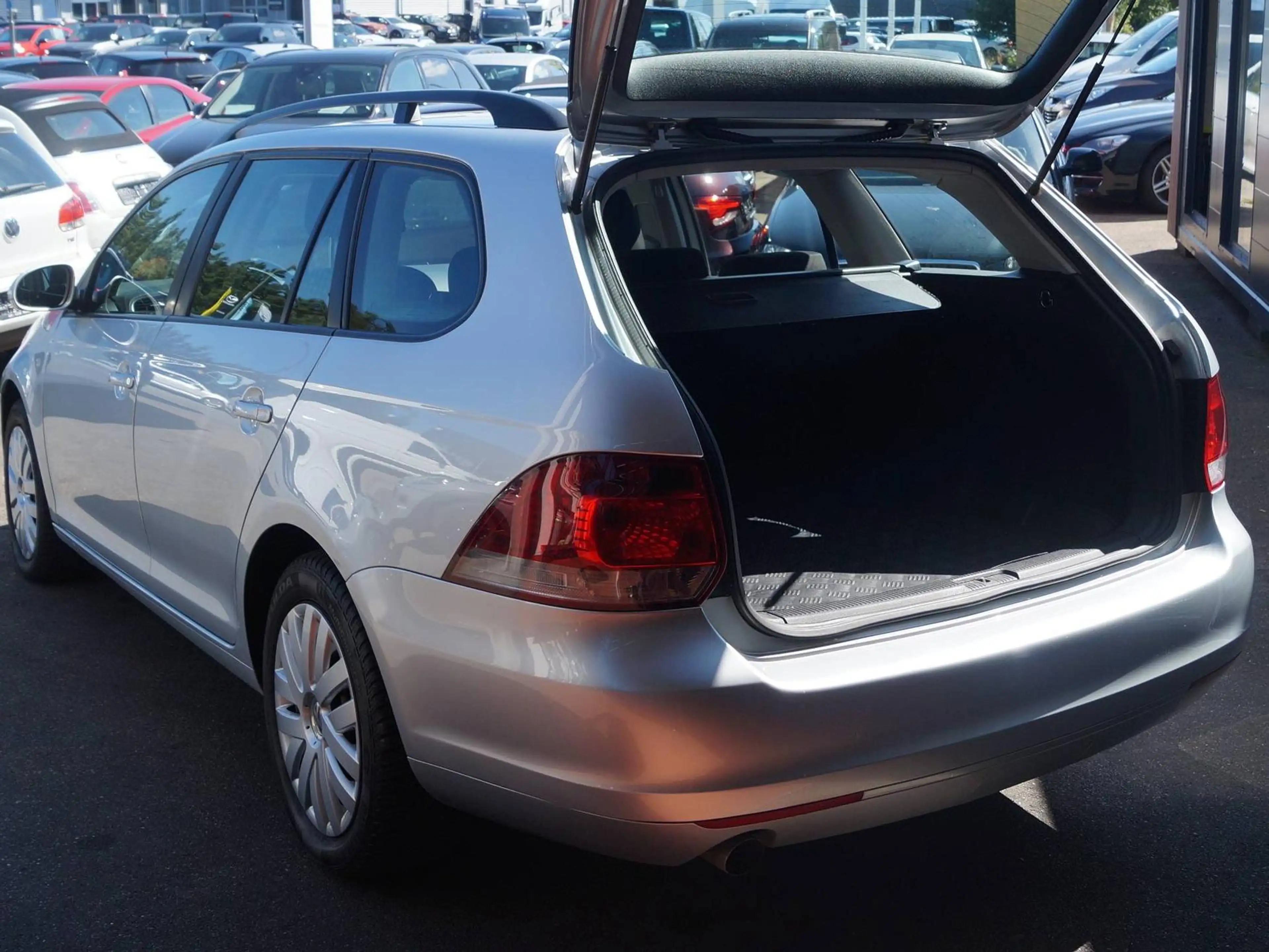 Volkswagen Golf Variant VI 6 1.6 TDI Kombi Variant DSG Klima Radio CD — photo 8