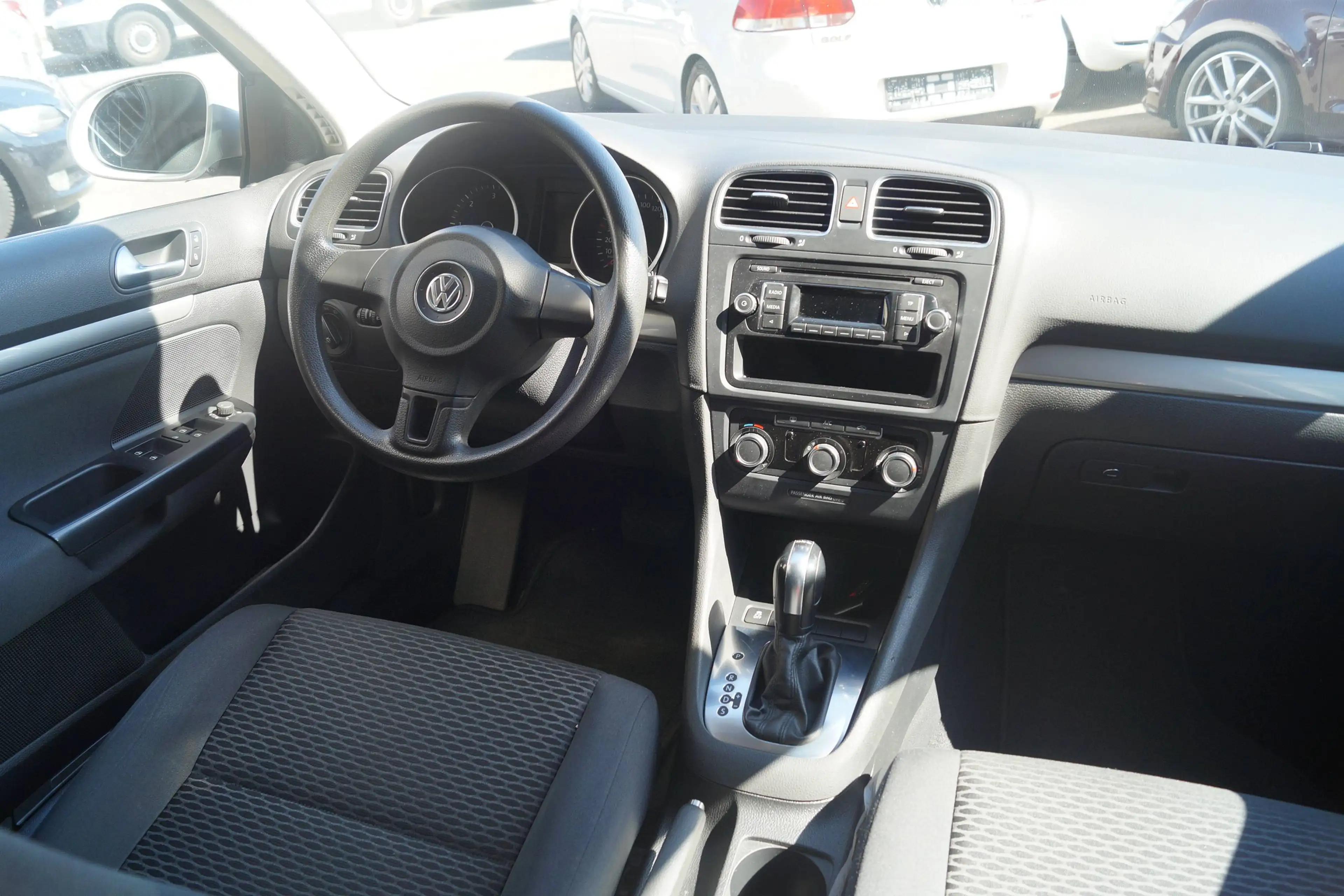 Volkswagen Golf Variant VI 6 1.6 TDI Kombi Variant DSG Klima Radio CD — photo 12