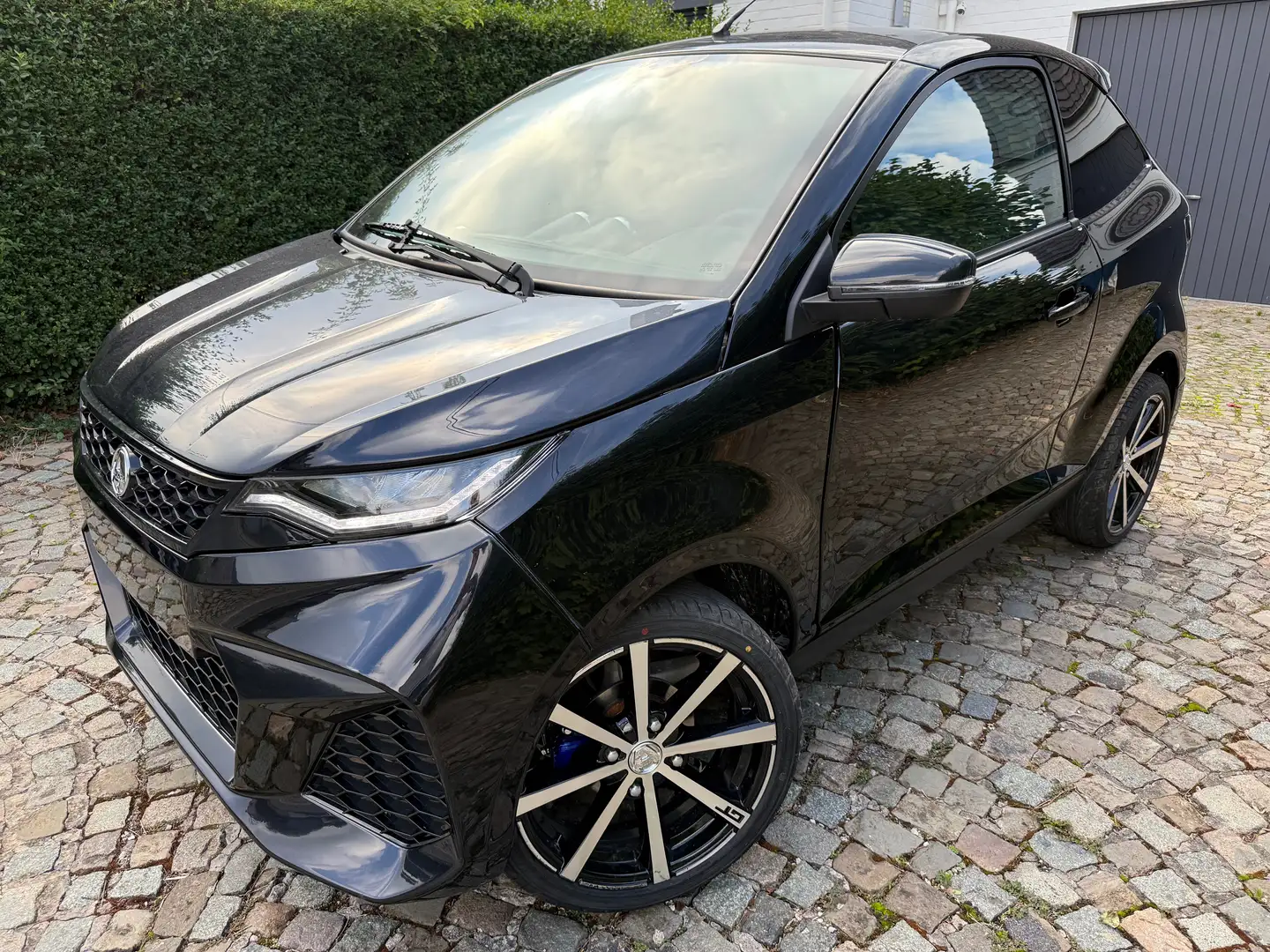 Aixam GTI e-gti Schwarz - 1