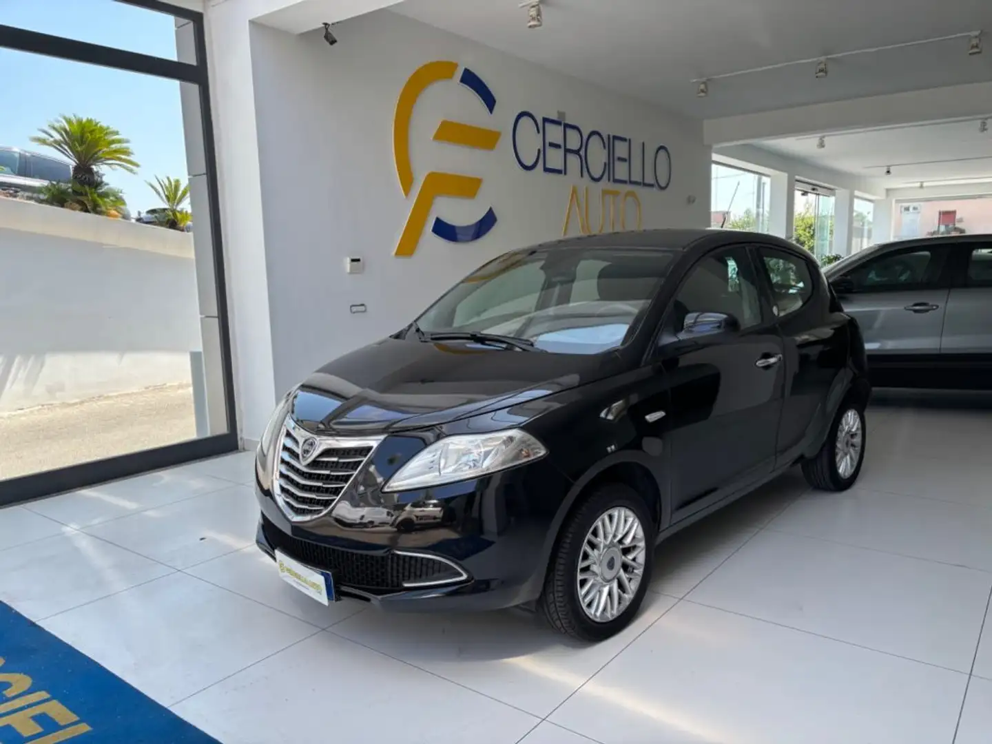 Lancia Ypsilon 0.9 TwinAir 85 CV 5 porte Metano Ecochic Gold Gris - 1