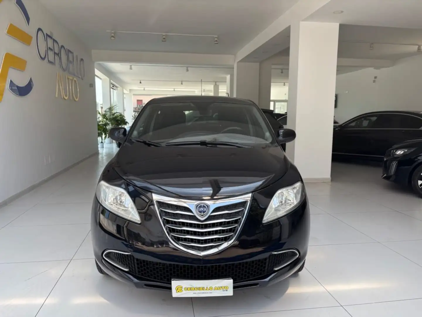 Lancia Ypsilon 0.9 TwinAir 85 CV 5 porte Metano Ecochic Gold Gris - 2