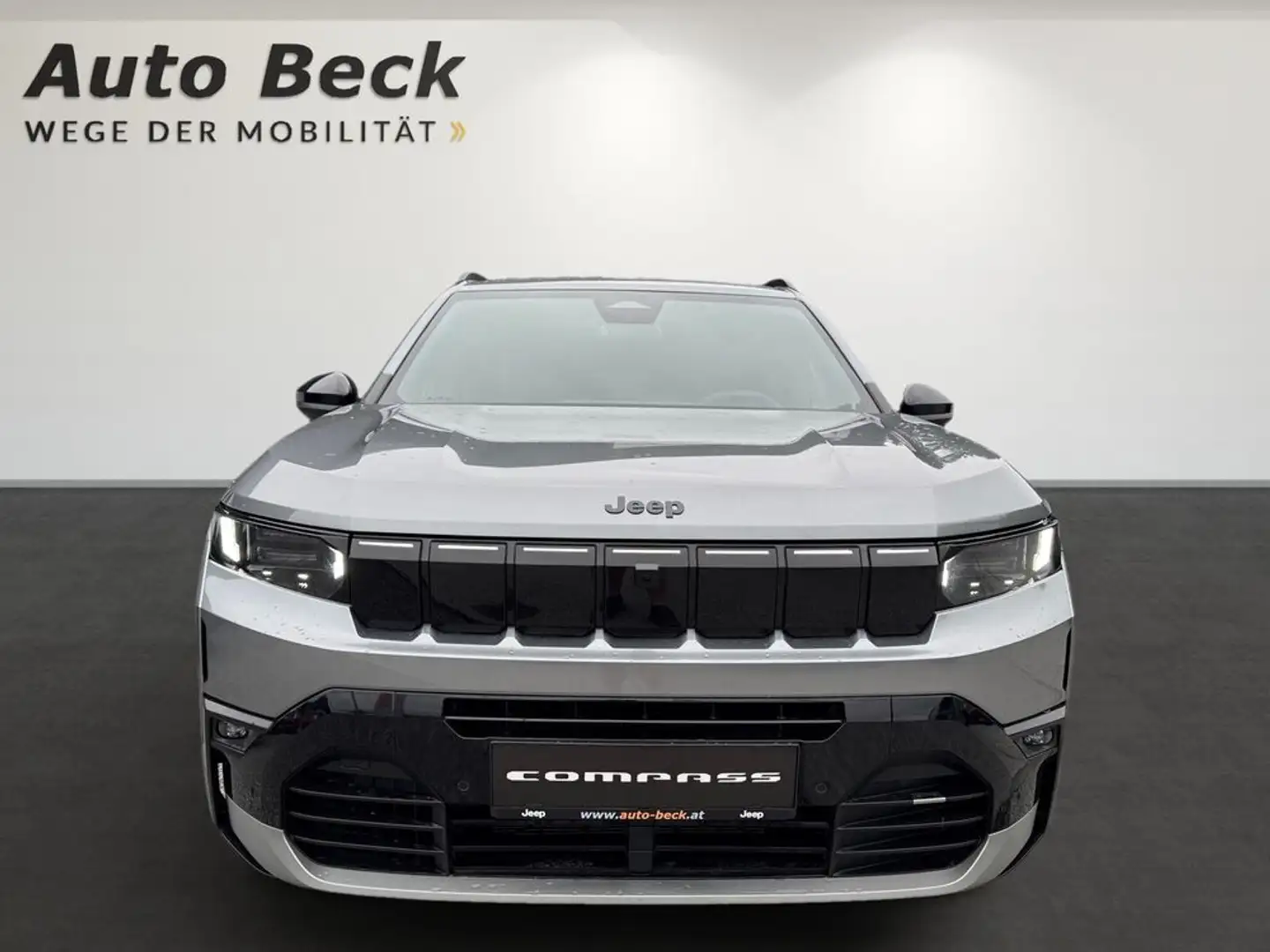 Jeep Compass 1.2 eDCT First Edition Grau - 2