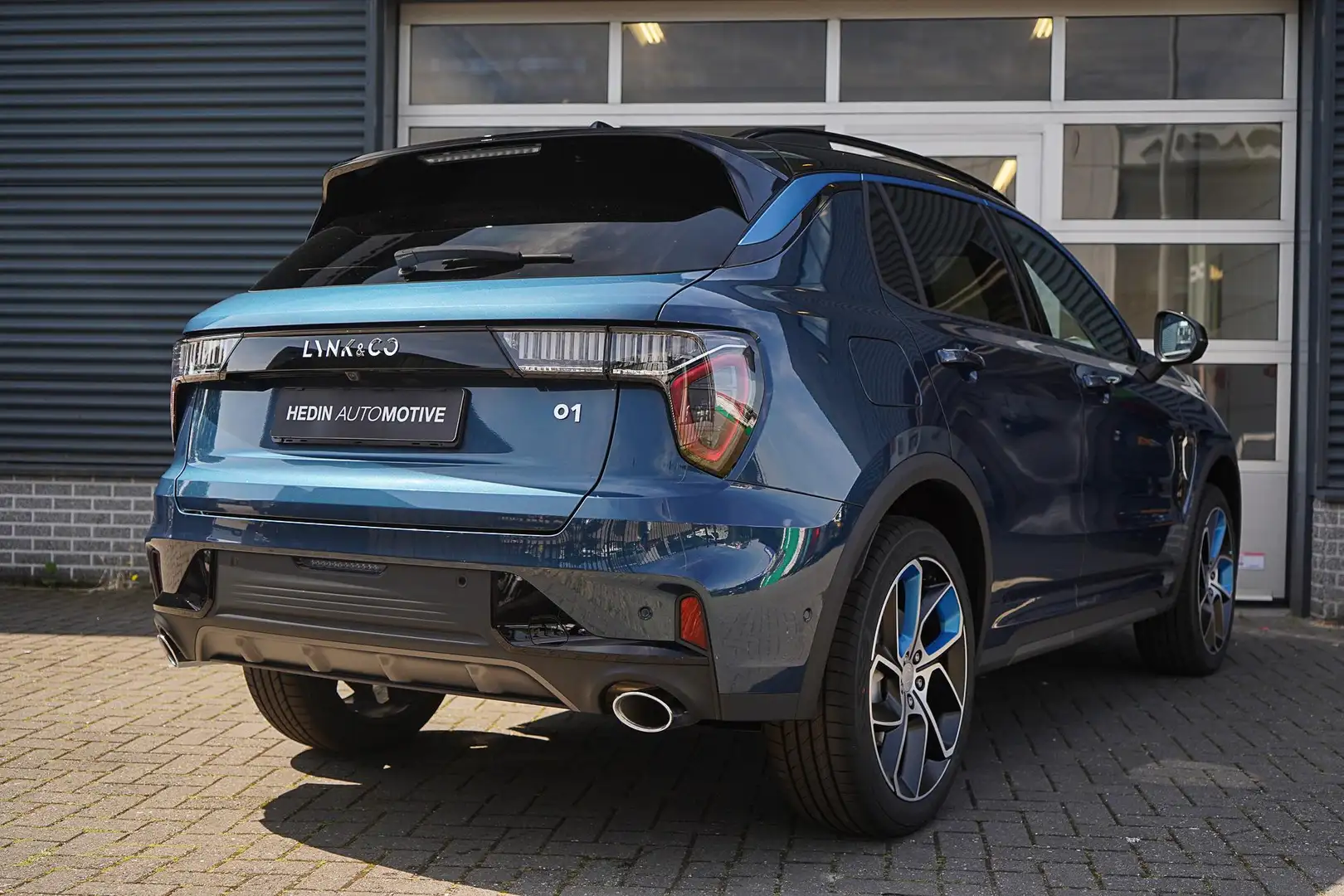 Lynk & Co 01 1.5 Panoramadak | 360° Camera | Apple Carplay | An Blauw - 2
