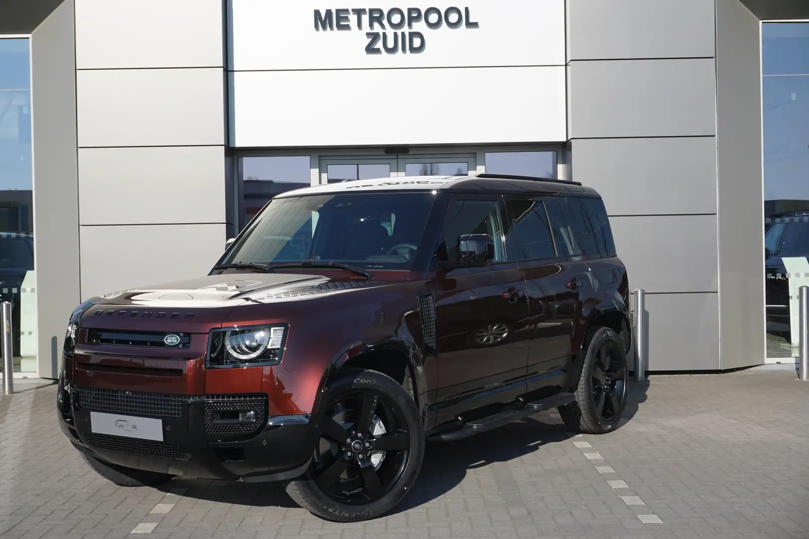 Land Rover Defender 110 D300 Sedona Red Edition AW Rood - 1