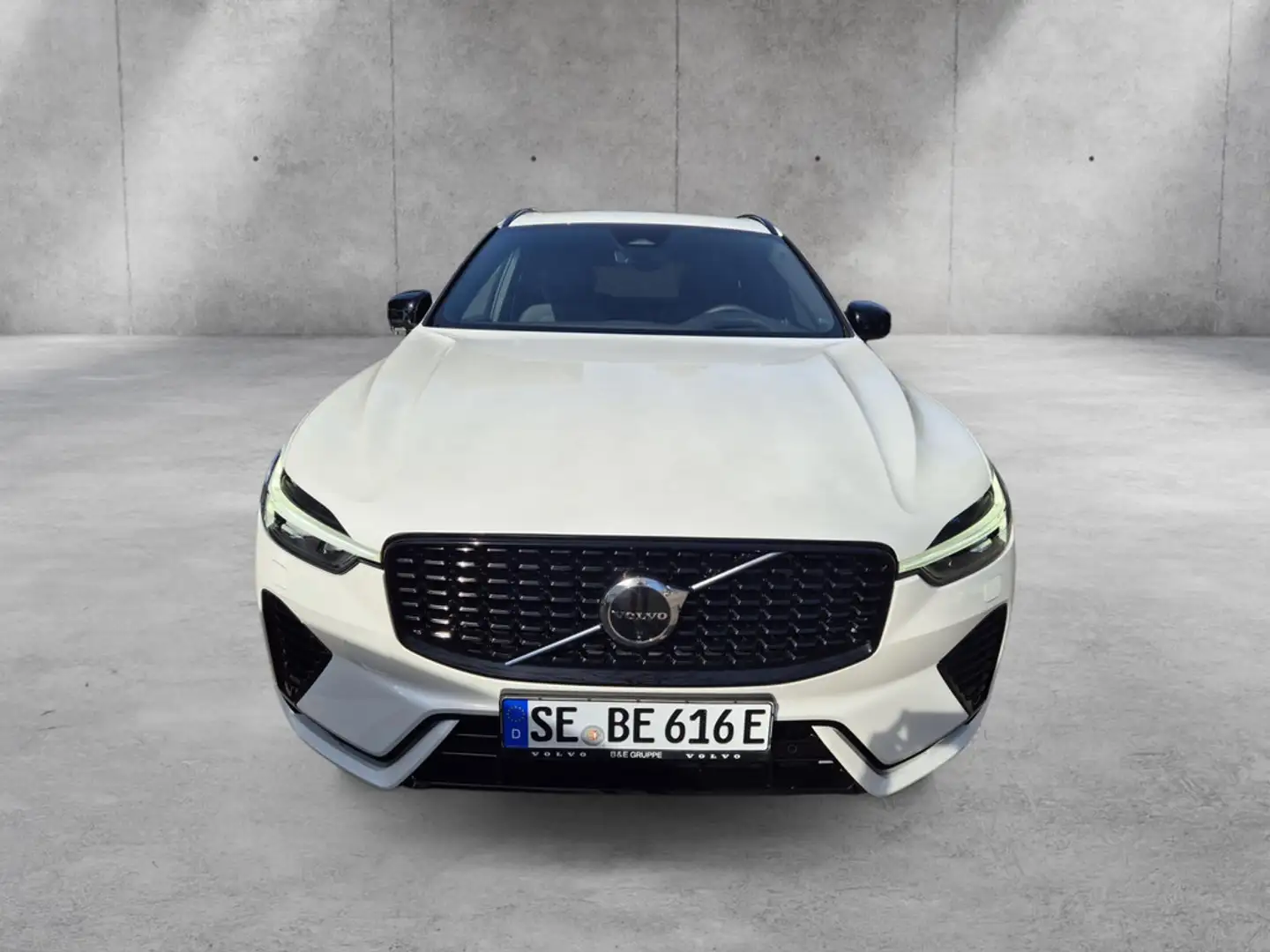 Volvo XC60 T6 AWD Recharge Plus Dark LED PANO 360° Weiß - 2