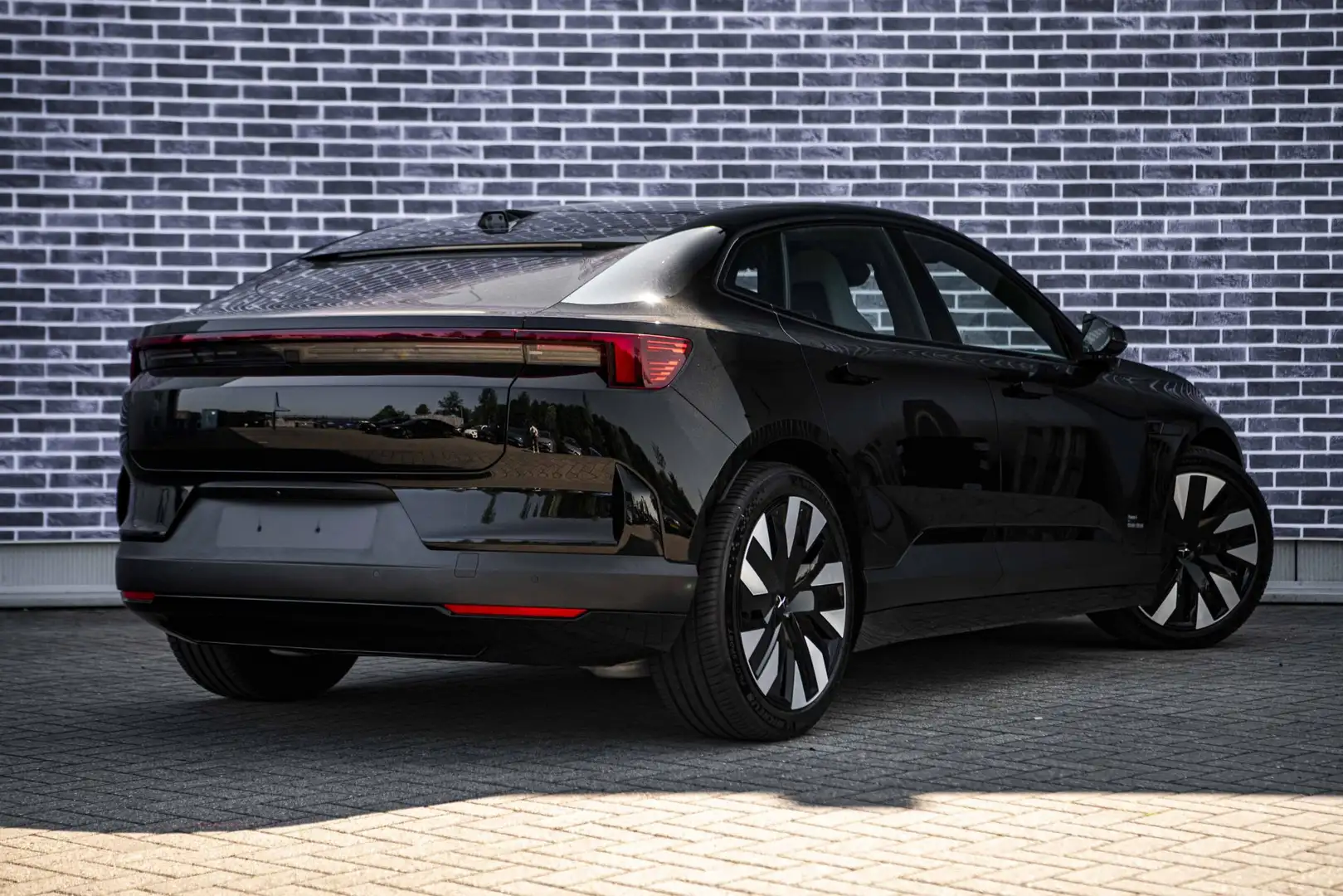 Polestar 4 Long Range Single motor Plus 100 kWh Pilot | 20" P Black - 2