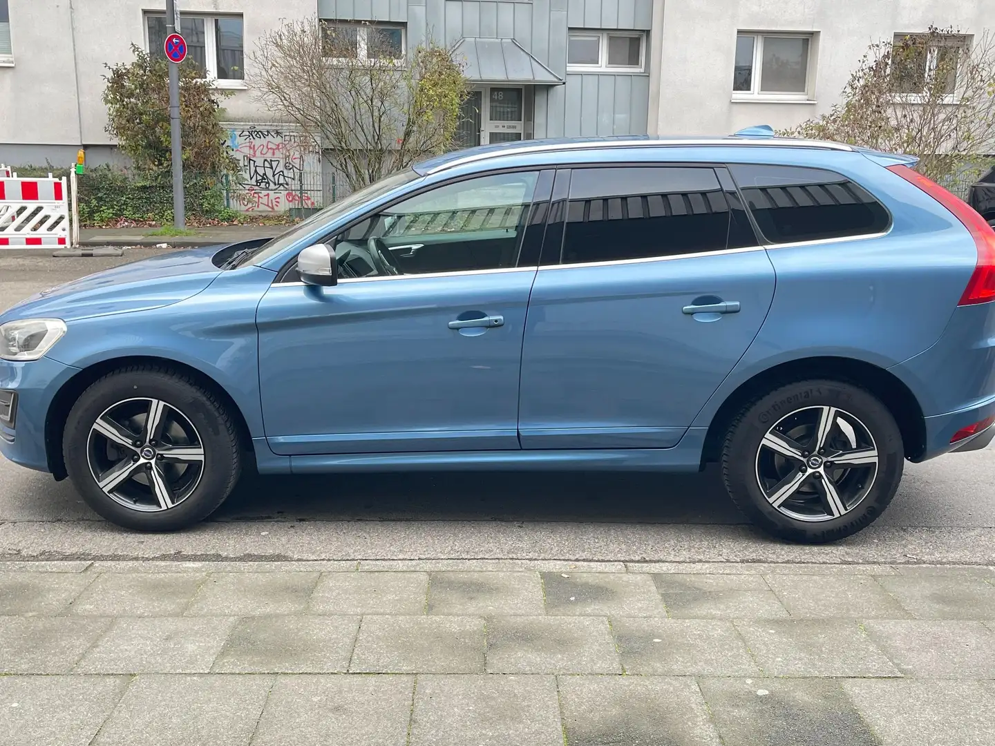 Volvo XC60 Momentum 2WD Bleu - 2
