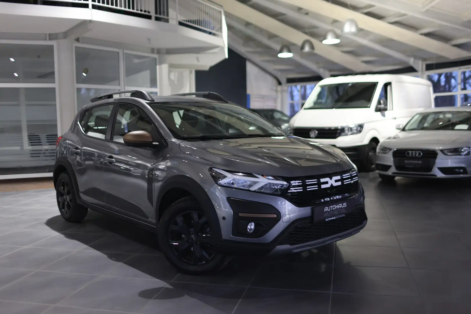 Dacia Sandero STEPWAY EXTREME+ TCe 110 ANHÄNERGKUPPLUNG Gris - 1