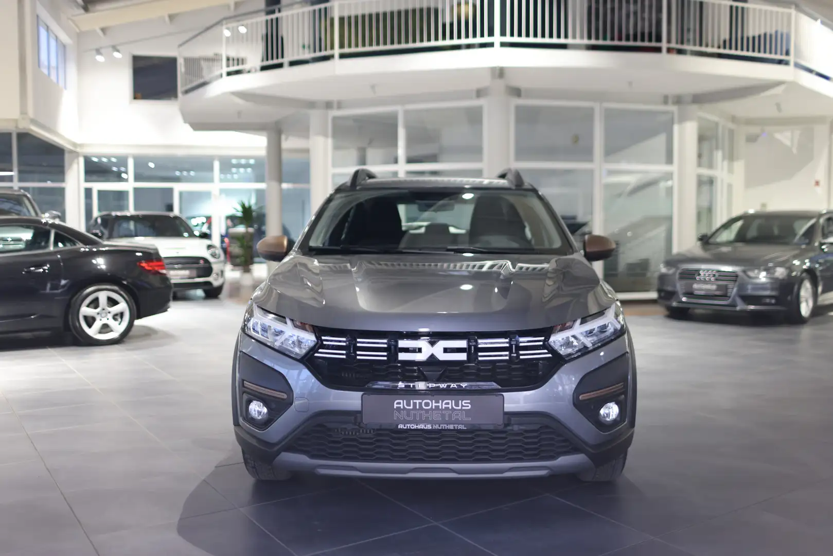 Dacia Sandero STEPWAY EXTREME+ TCe 110 ANHÄNERGKUPPLUNG Gris - 2