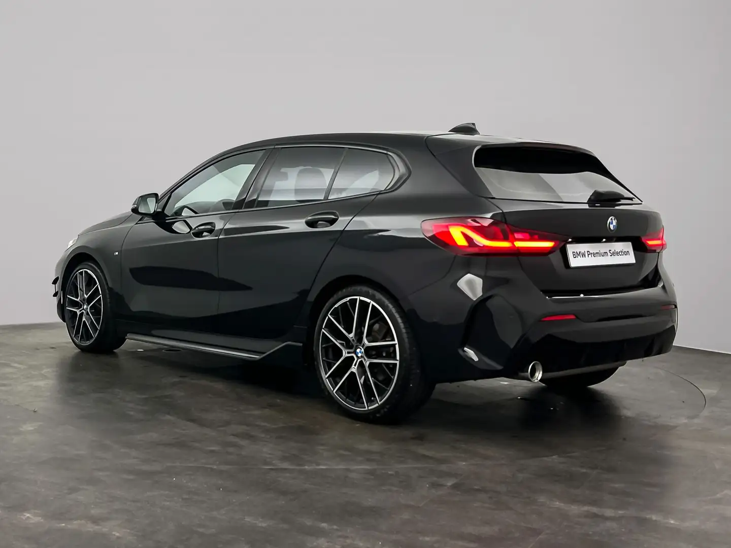 BMW 118 1-serie 118i High Executive Edition | Comfort Acce Zwart - 2