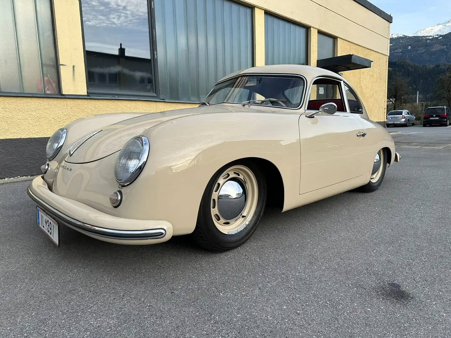 Porsche 356 Knickscheibe Бежевий - 1