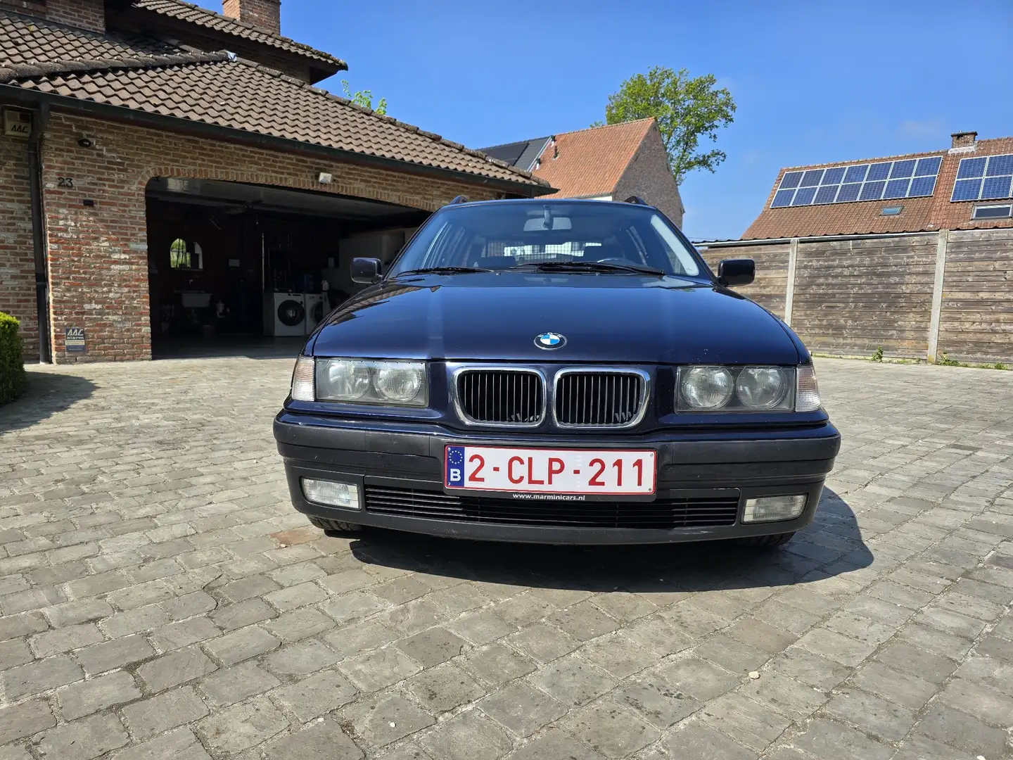 BMW 320 320i touring Comfort Edition Blauw - 2