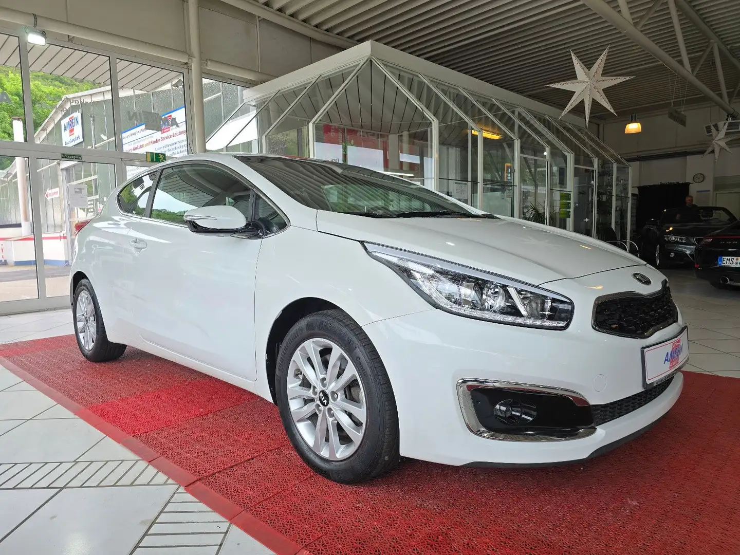 Kia Ceed / cee'd Ceed 1.6 GDI NAVI+LENKRADH+RFK+KLIMA Weiß - 1