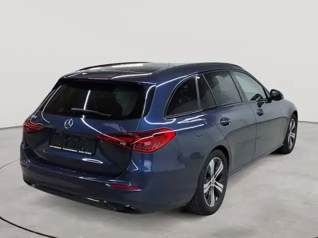 Mercedes-Benz C view 4