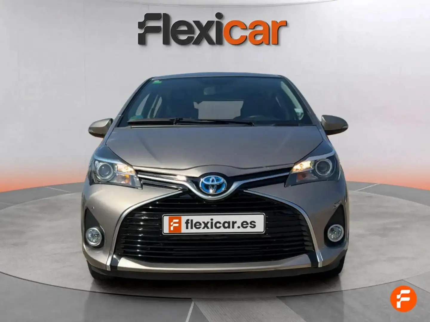 Toyota Yaris Hybrid Advance Gris - 2