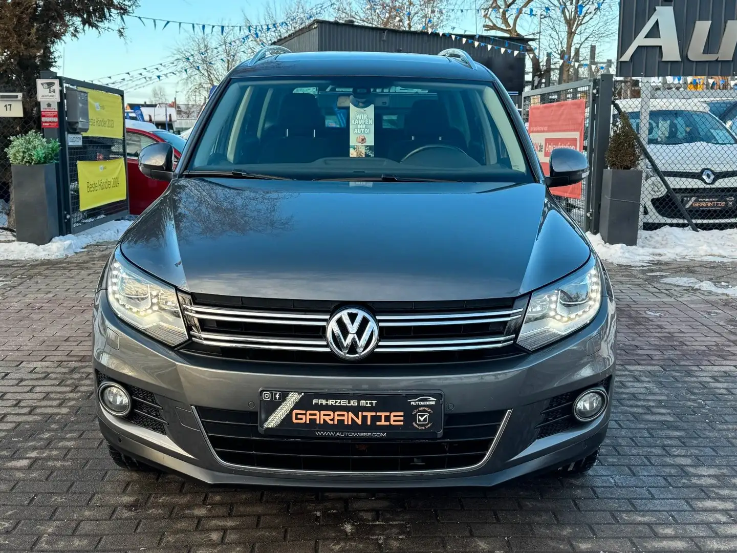 Volkswagen Tiguan Sport & Style 4Motion*Pano*Navi*Xenon*AHK Grau - 2