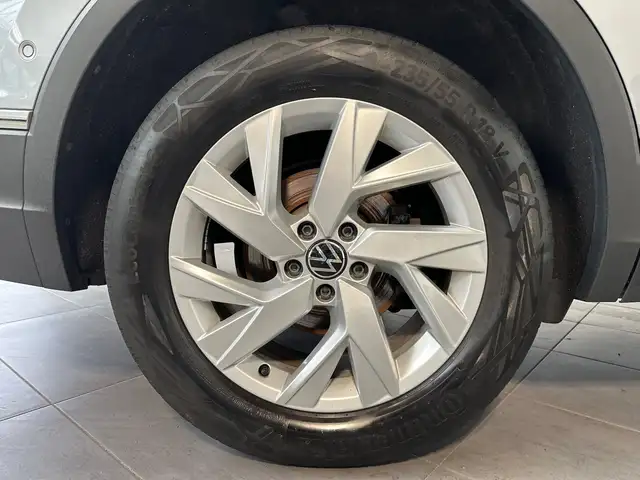 Volkswagen Tiguan Allspace view 3