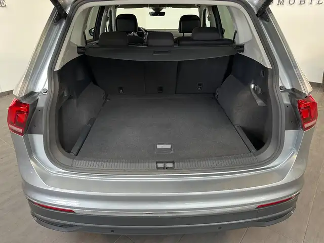 Volkswagen Tiguan Allspace view 6