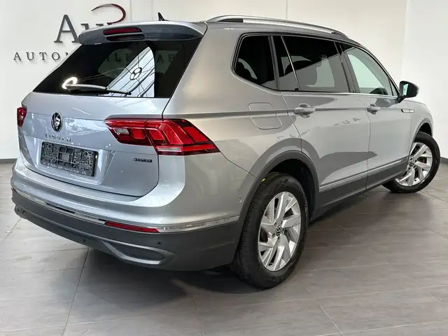 Volkswagen Tiguan Allspace view 4
