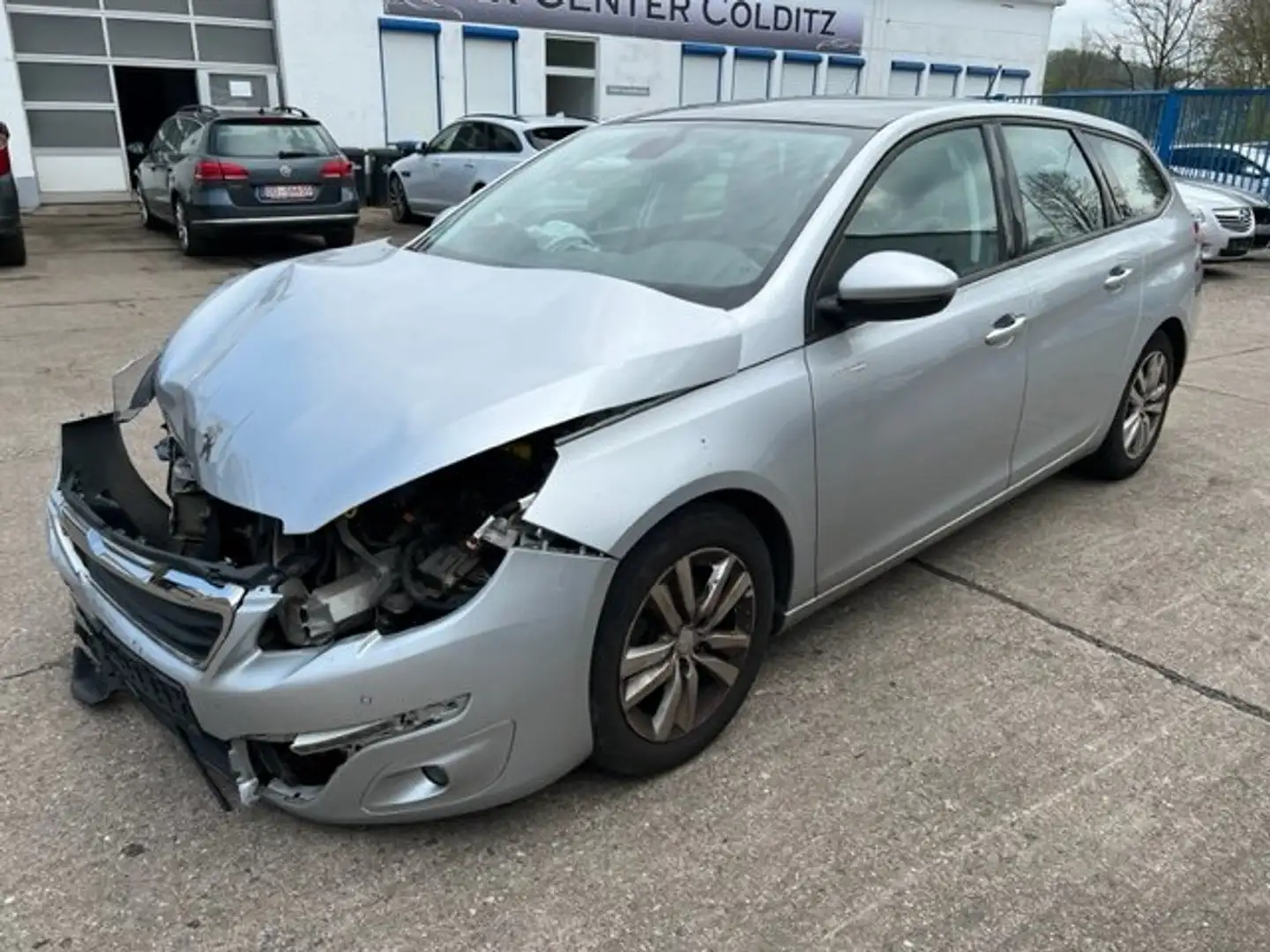 Peugeot 308 308 SW BlueHDi 120 Business-Line*Pano*Navi* Plateado - 1