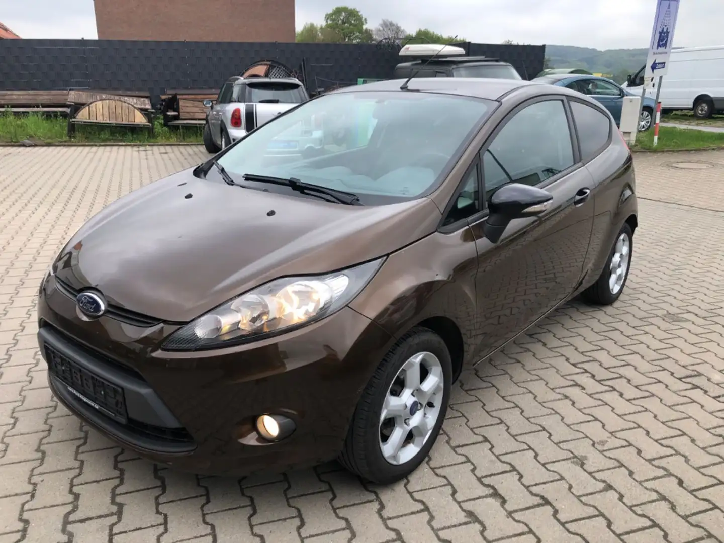 Ford Fiesta Trend Marrón - 1