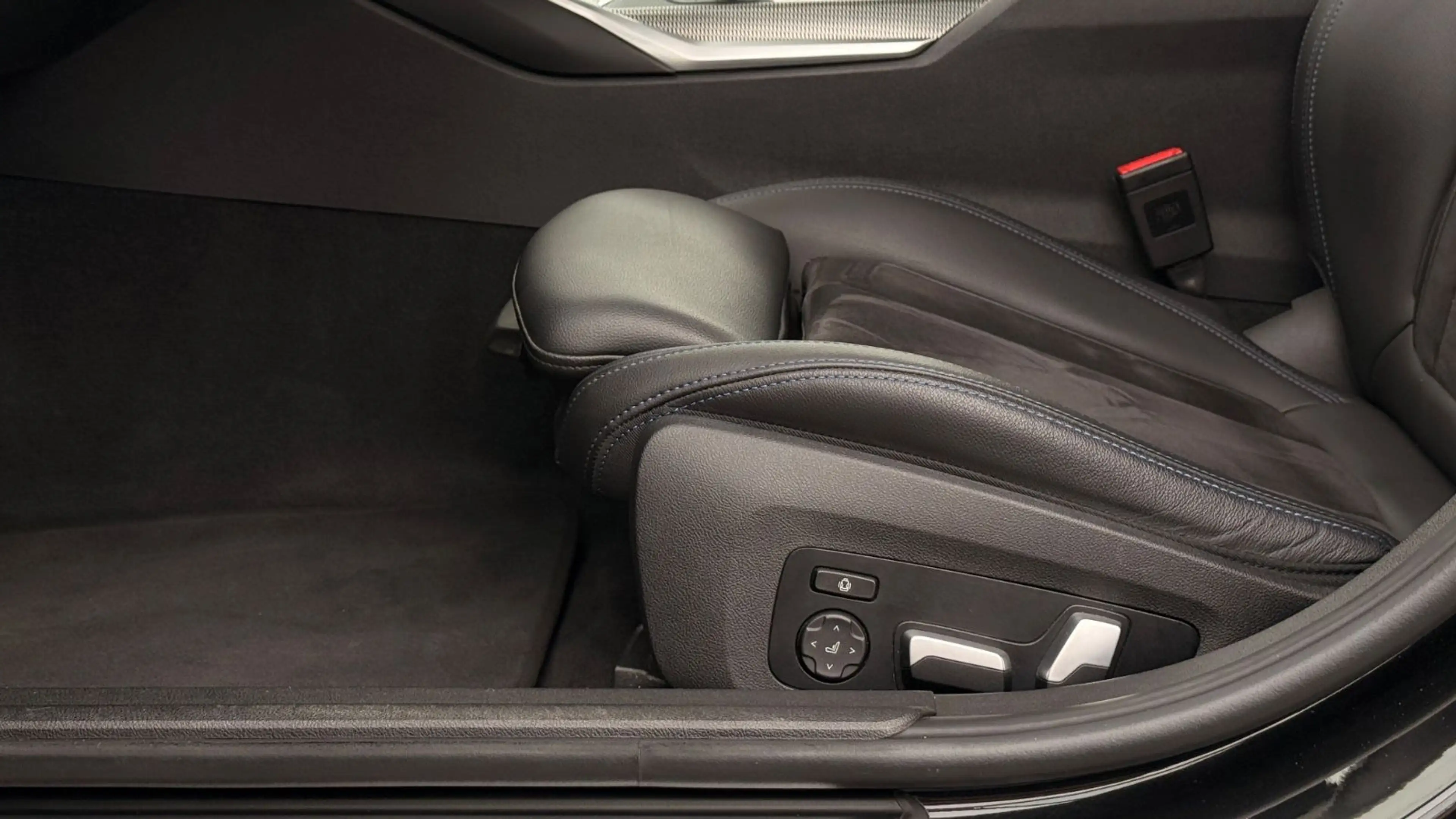 BMW 340 Touring xDrive Laser 360° H&K StHzg AHK — photo 18