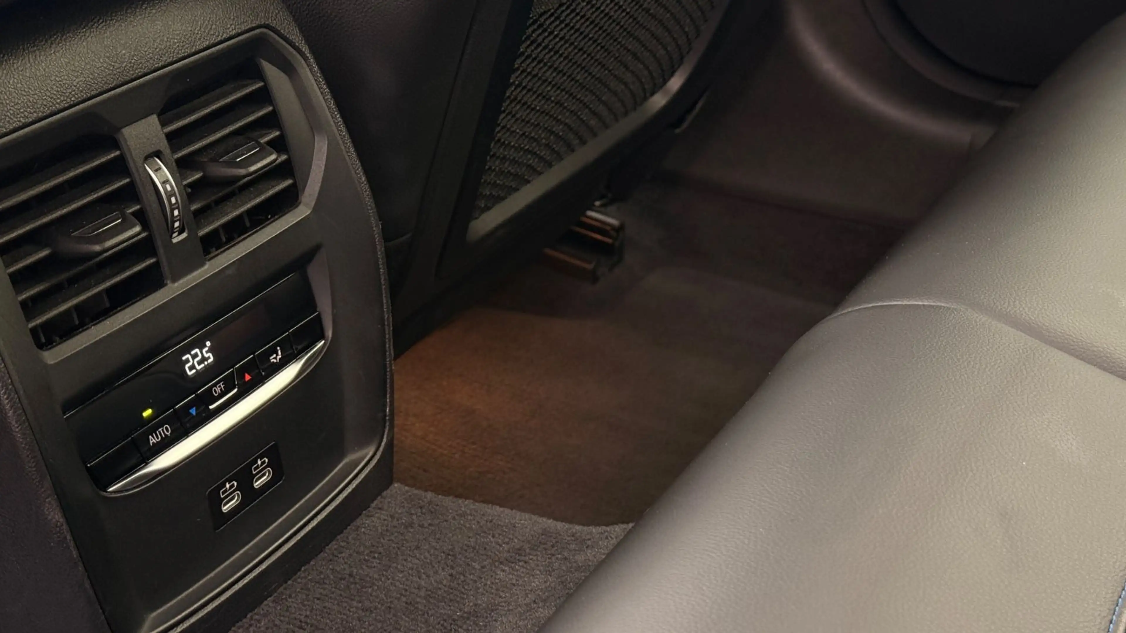 BMW 340 Touring xDrive Laser 360° H&K StHzg AHK — photo 37