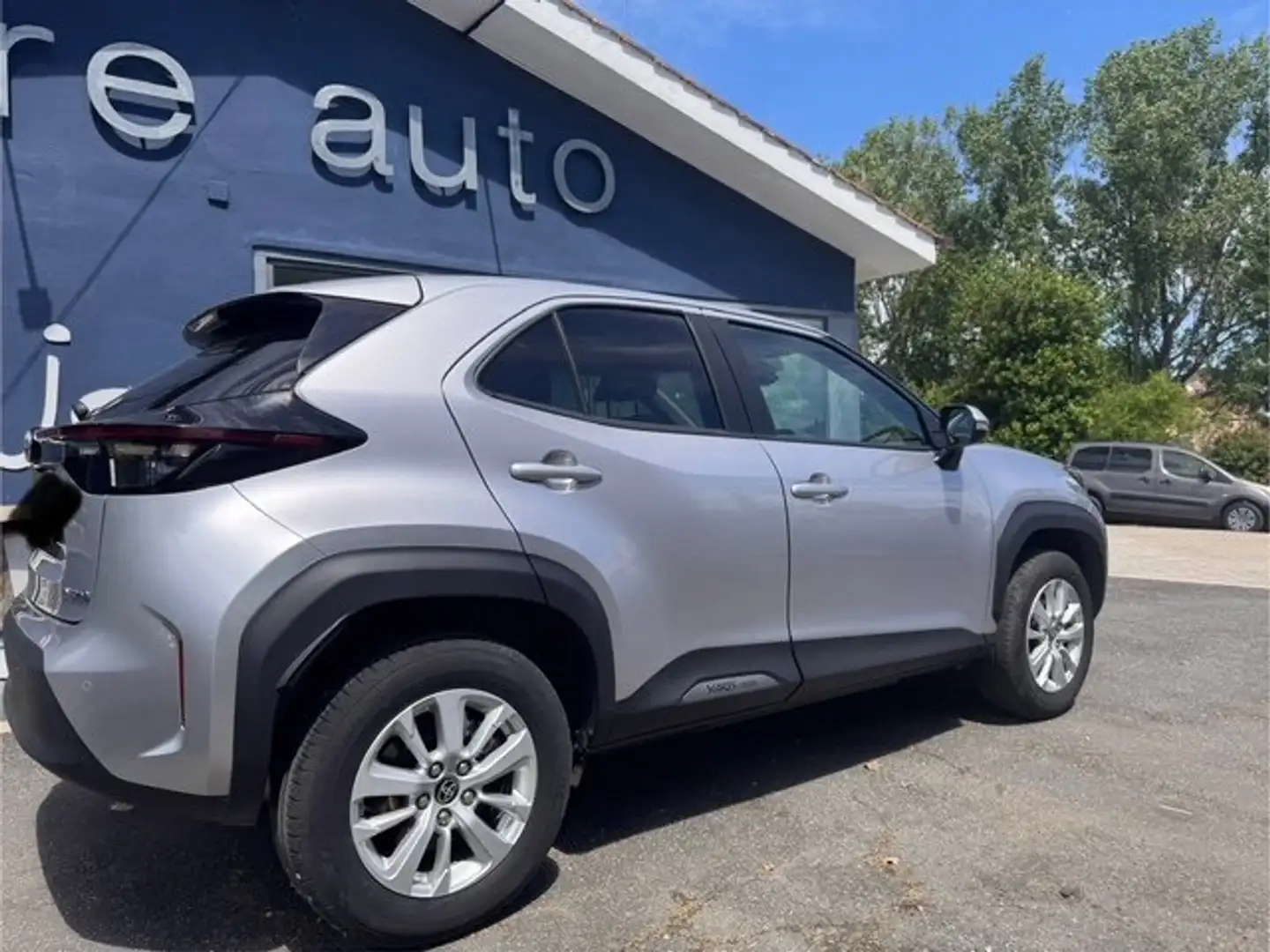 Toyota Yaris Yaris Cross 1.5h Business fwd 116cv e-cvt Plateado - 1