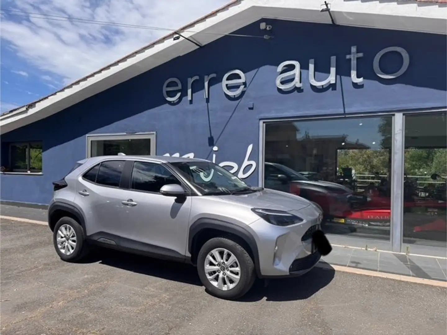 Toyota Yaris Yaris Cross 1.5h Business fwd 116cv e-cvt Plateado - 2