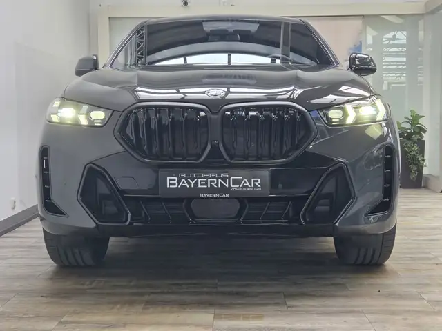 BMW X6 view 2