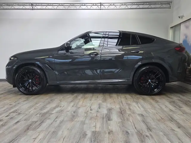 BMW X6 view 3