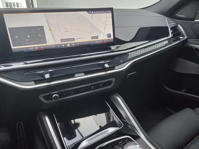 BMW X6 view 10