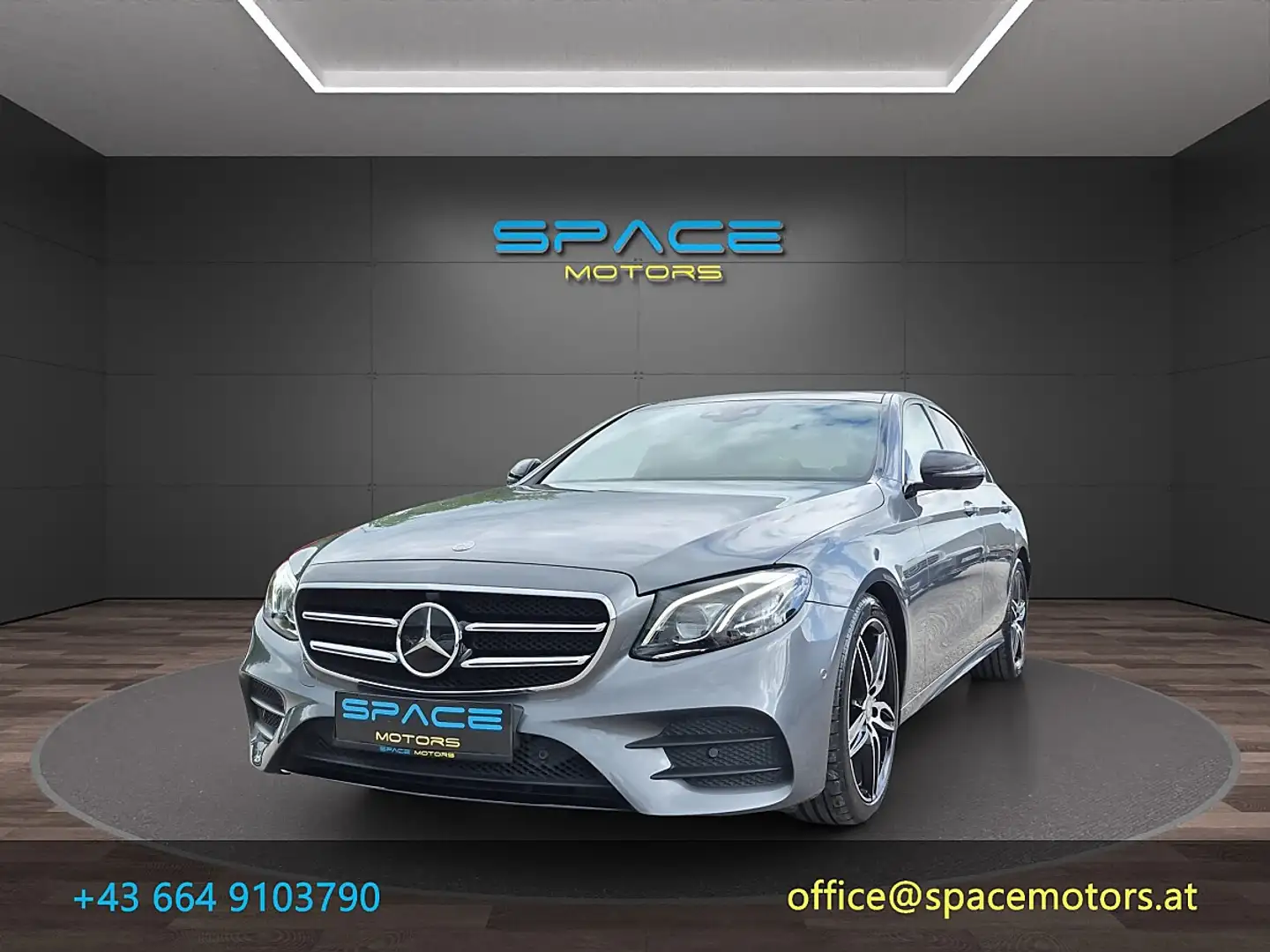 Mercedes-Benz E 220 d AMG Line Premium Plus Grau - 1