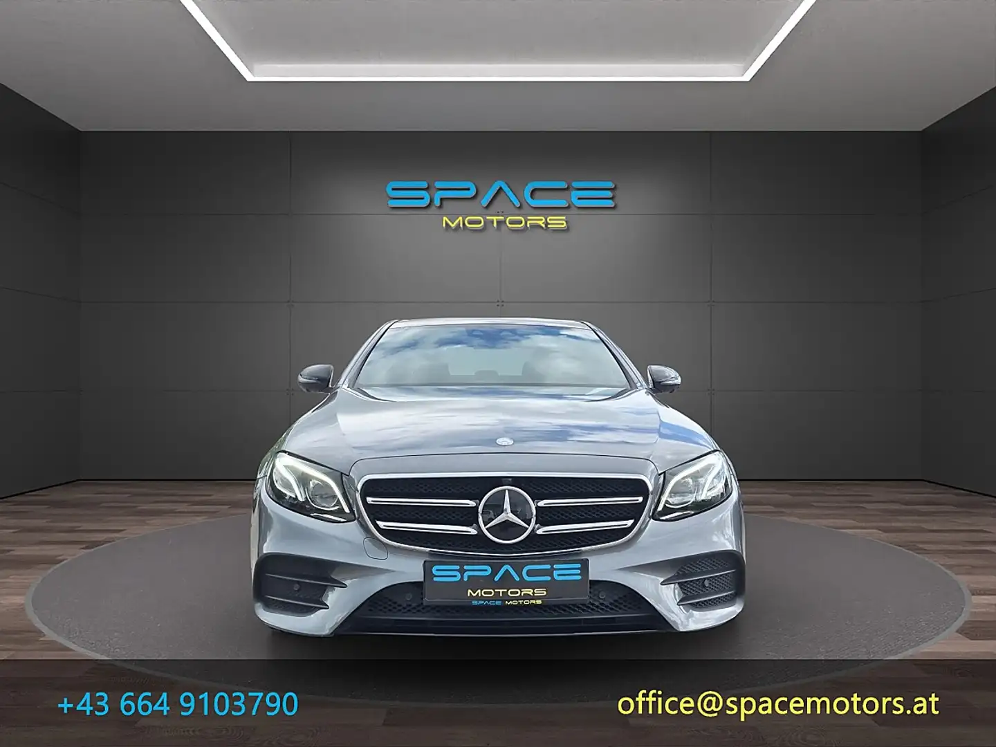 Mercedes-Benz E 220 d AMG Line Premium Plus Grau - 2
