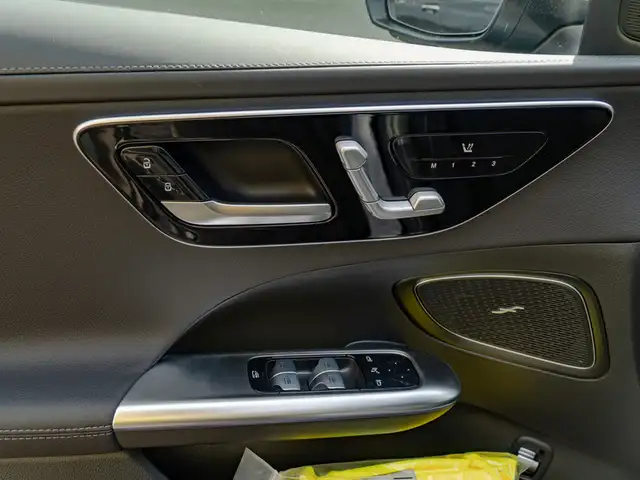 Mercedes-Benz C-Class view 11