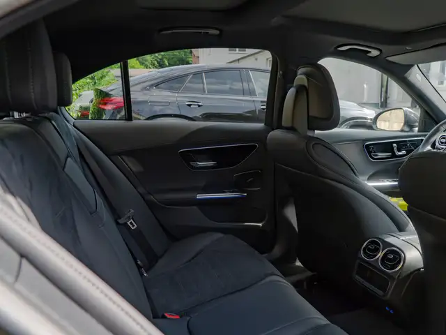 Mercedes-Benz C-Class view 10